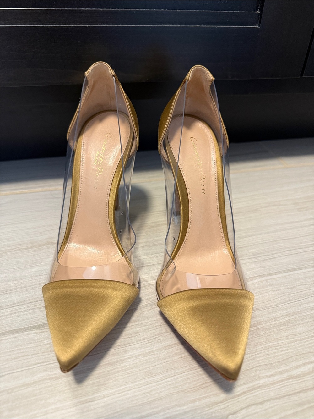 Gianvito Rossi Plexi 105 Pumps in Gold Satin